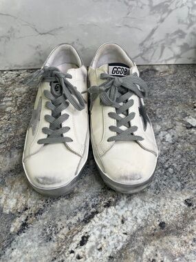 GOLDEN GOOSE
Metallic Superstar Sneakers